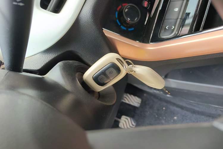Used Dongfeng NAMMI BOX 2022 Revised Light Wind Edition 201 km Standard Version Vehicle Key