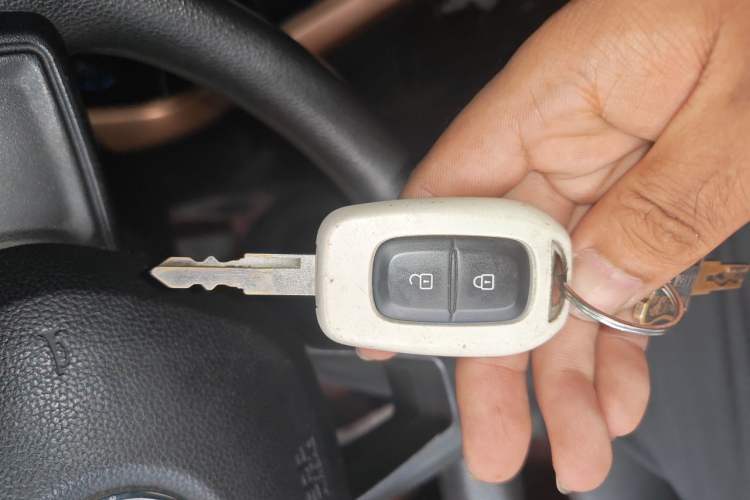 Used Dongfeng NAMMI BOX 2022 Revised Light Wind Edition 201 km Standard Version Vehicle Key
