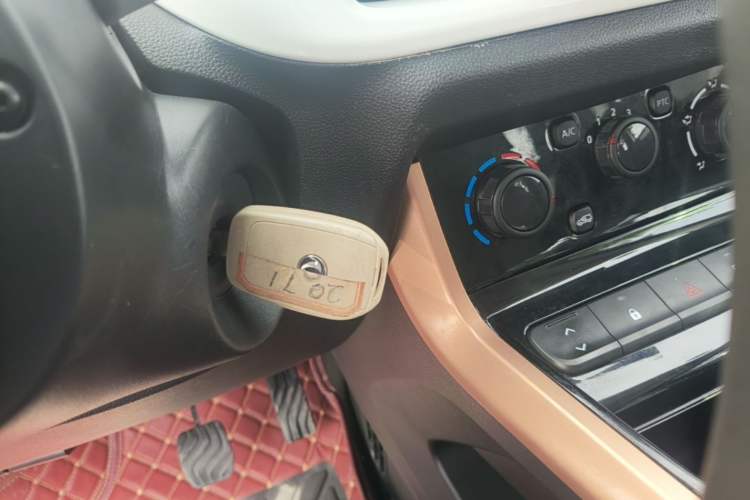 Used Dongfeng NAMMI BOX 2022 Revised Light Wind Edition 201 km Standard Version Vehicle Key