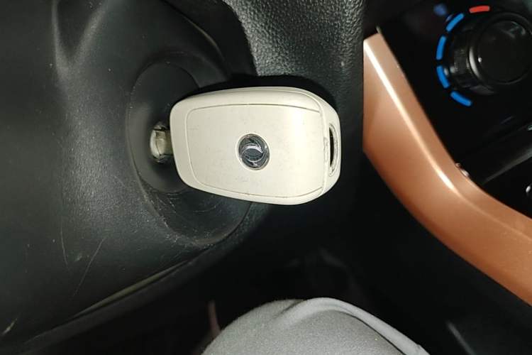 Used Dongfeng NAMMI BOX 2022 Revised Light Wind Edition 201 km Standard Version Vehicle Key