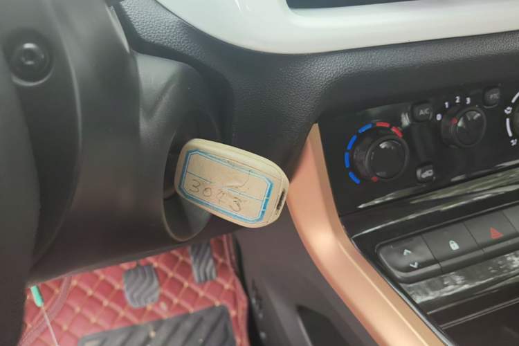 Used Dongfeng NAMMI BOX 2022 Revised Light Wind Edition 201 km Standard Version Vehicle Key