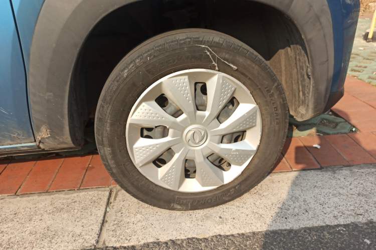 Used Dongfeng NAMMI EX1 2021 Quality Edition Right Front Wheel Hub
