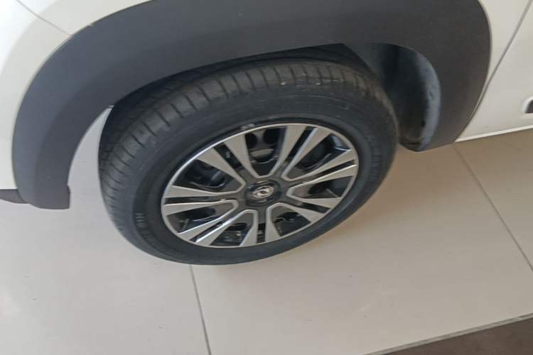 Used Dongfeng NAMMI EX1 2021 Quality Edition Left Front Wheel Hub