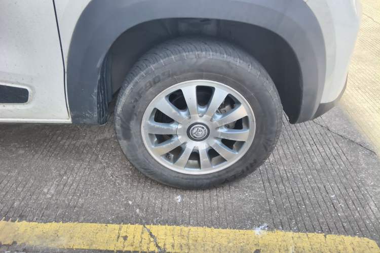 Used Dongfeng NAMMI EX1 2021 Quality Edition Right Front Wheel Hub