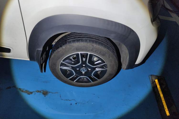 Used Dongfeng NAMMI EX1 2021 Quality Edition Right Front Wheel Hub
