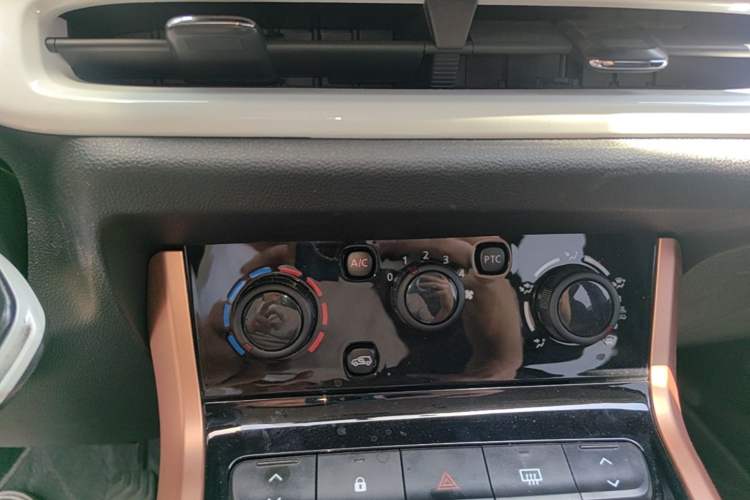 Used Dongfeng NAMMI EX1 2023 PRO Light Wind Edition Lightning Model Audio And AC Panel