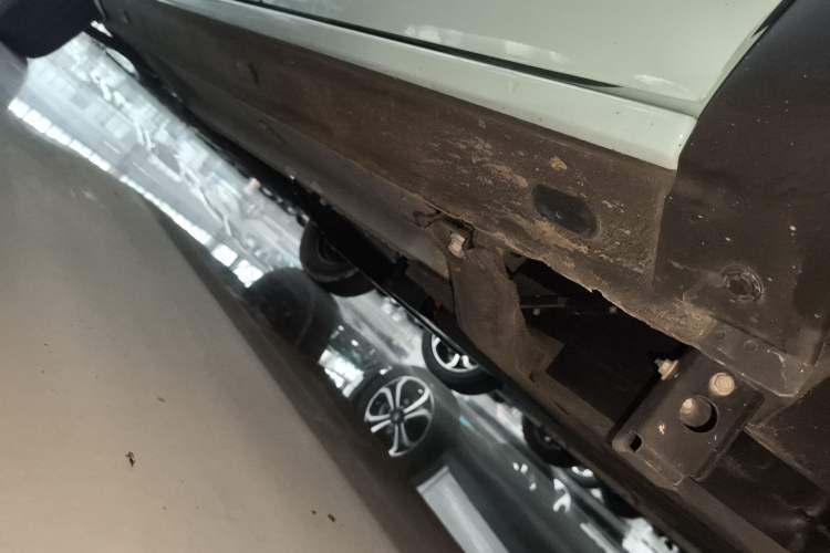 Used Dongfeng NAMMI EX1 2023 PRO Light Wind Edition Lightning Model Left Side Sill