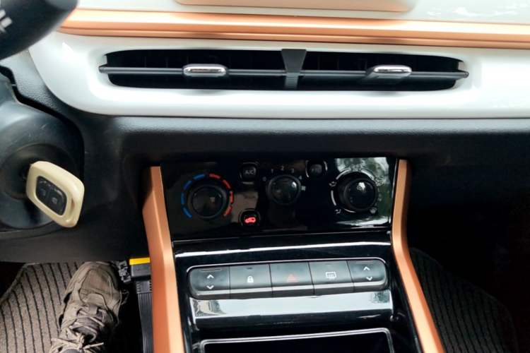 Used Dongfeng NAMMI EX1 2023 PRO Light Wind Edition Lightning Model Audio And AC Panel