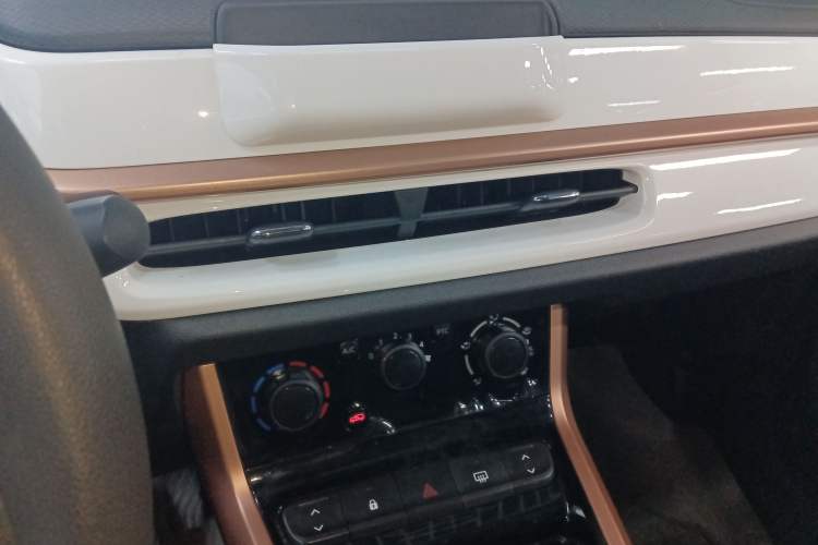 Used Dongfeng NAMMI EX1 2023 PRO Light Wind Edition Lightning Model Audio And AC Panel