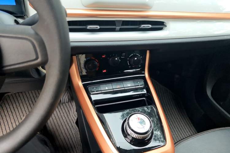 Used Dongfeng NAMMI EX1 2023 PRO Light Wind Edition Lightning Model Audio And AC Panel