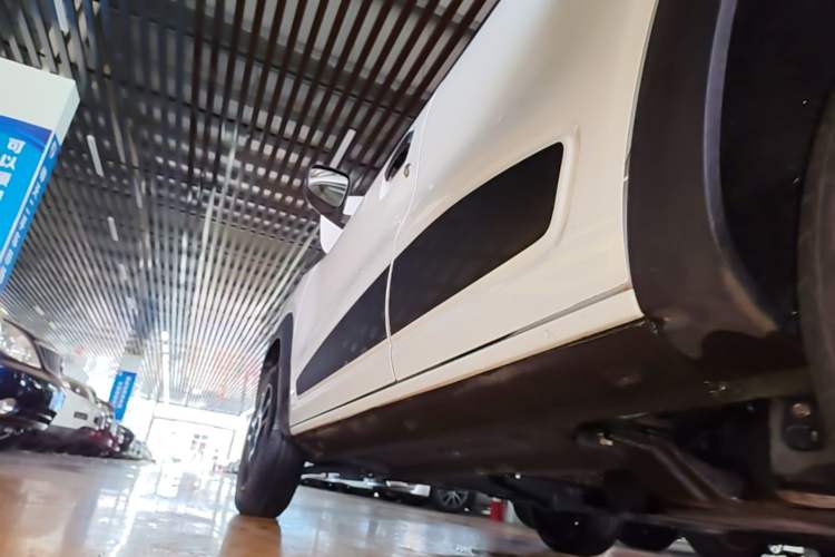 Used Dongfeng NAMMI EX1 2023 PRO Light Wind Edition Lightning Model Left Side Sill
