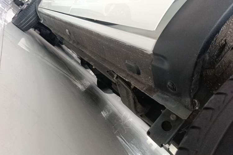 Used Dongfeng NAMMI EX1 2023 PRO Light Wind Edition Lightning Model Left Side Sill