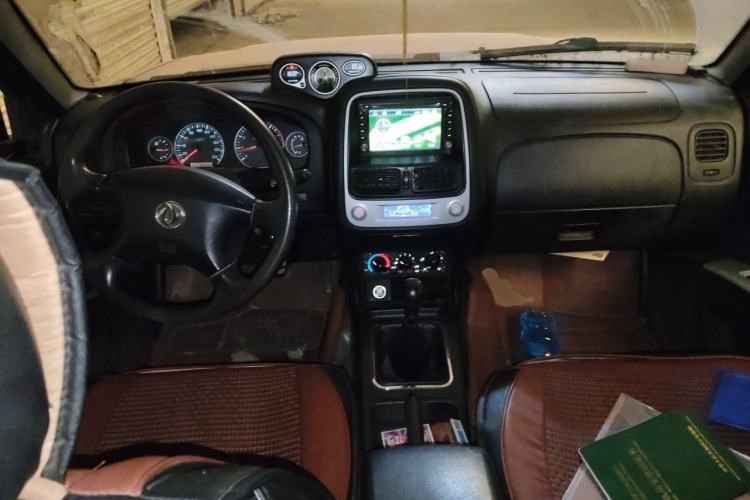 Used Dongfeng Oting 2007 2.4L Manual Two-Wheel Drive Luxury Edition Center Console