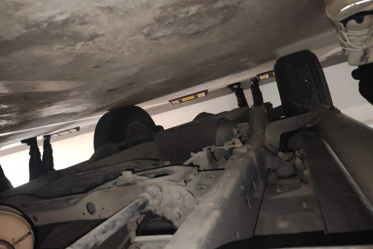 Used Dongfeng Oting 2007 2.4L Manual Two-Wheel Drive Luxury Edition Chassis Front Right