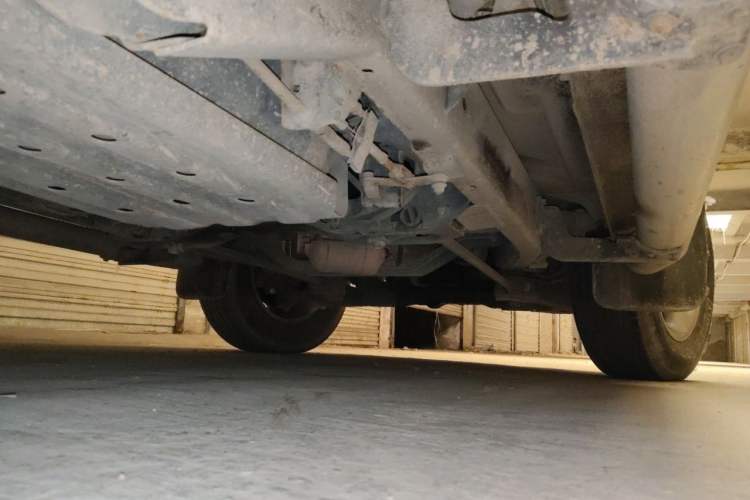 Used Dongfeng Oting 2007 2.4L Manual Two-Wheel Drive Luxury Edition Chassis Rear Right