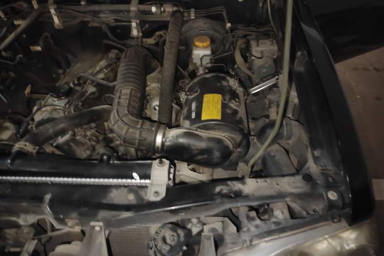 Used Dongfeng Oting 2007 2.4L Manual Two-Wheel Drive Luxury Edition Engine Bay Left