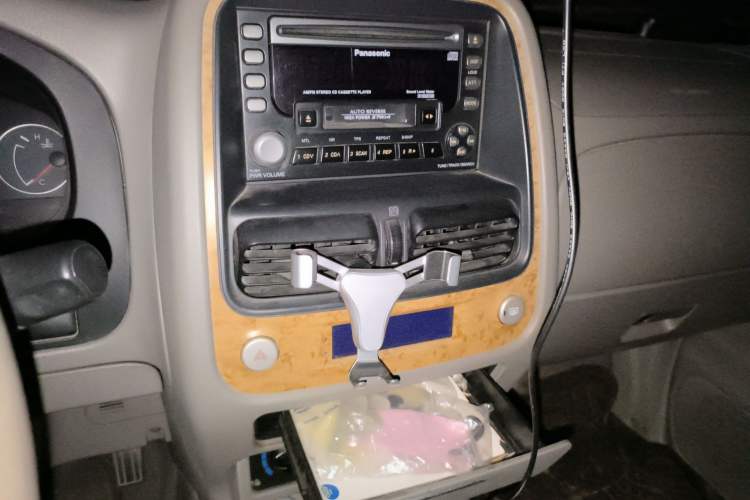 Used Dongfeng Oting 2007 2.4L Automatic Two-Wheel Drive Luxury Edition Audio And AC Panel
