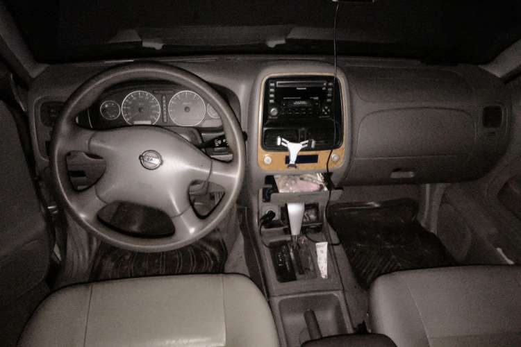 Used Dongfeng Oting 2007 2.4L Automatic Two-Wheel Drive Luxury Edition Center Console