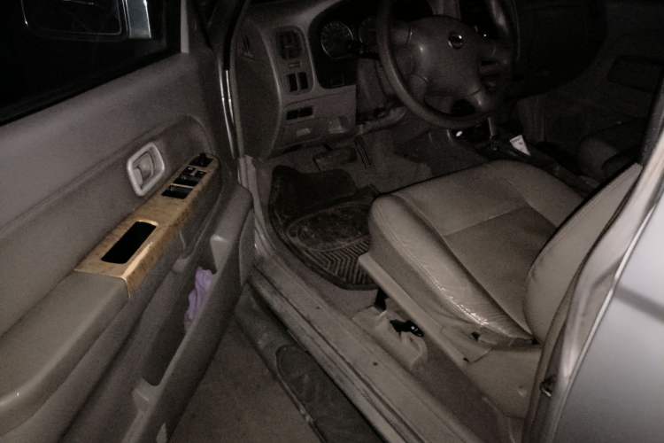 Used Dongfeng Oting 2007 2.4L Automatic Two-Wheel Drive Luxury Edition Driver Seat