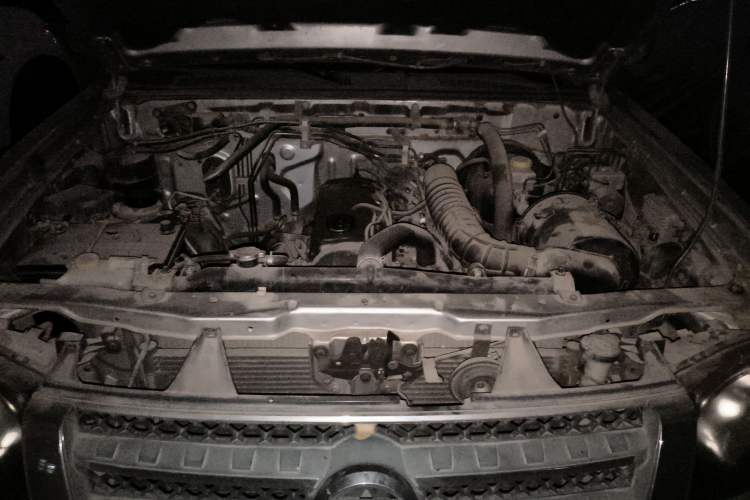 Used Dongfeng Oting 2007 2.4L Automatic Two-Wheel Drive Luxury Edition Engine Bay