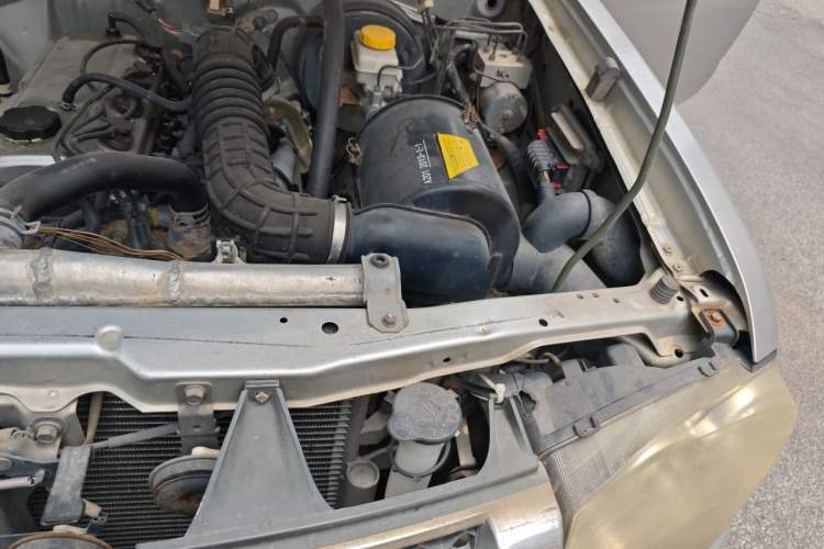 Used Dongfeng Oting 2007 2.4L Manual Two-Wheel Drive Luxury Edition Engine Bay Left