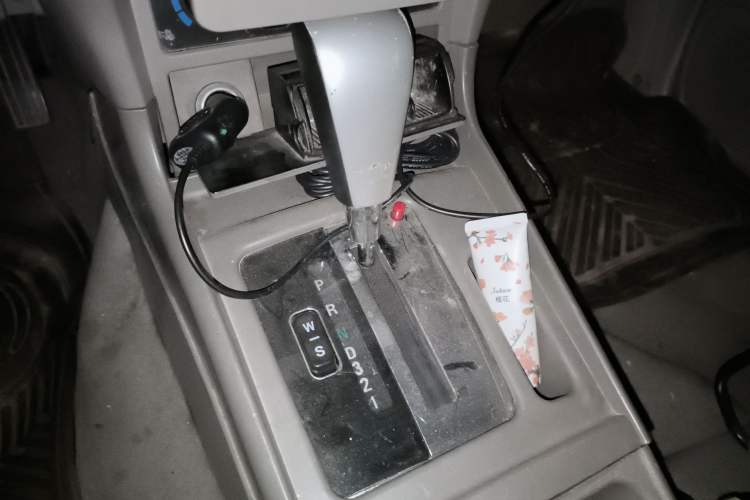 Used Dongfeng Oting 2007 2.4L Automatic Two-Wheel Drive Luxury Edition Gear Lever