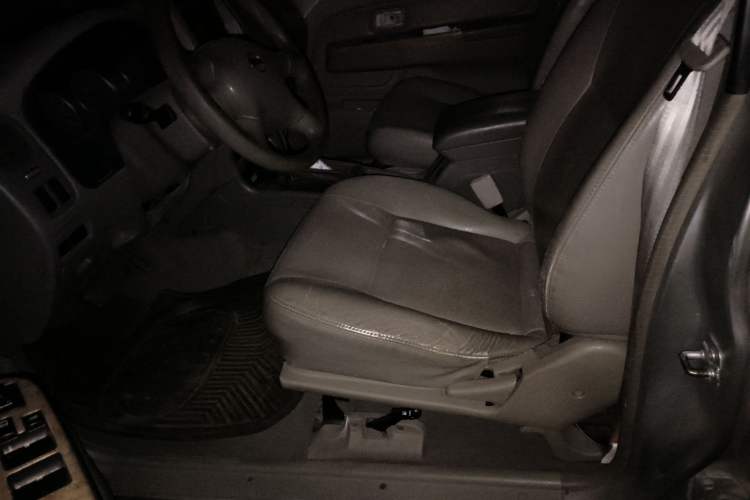Used Dongfeng Oting 2007 2.4L Automatic Two-Wheel Drive Luxury Edition Left Front Seat