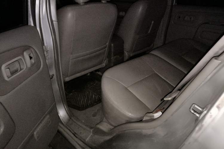 Used Dongfeng Oting 2007 2.4L Automatic Two-Wheel Drive Luxury Edition Left Rear Seat