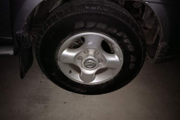 Used Dongfeng Oting 2007 2.4L Automatic Two-Wheel Drive Luxury Edition Right Front Wheel Hub