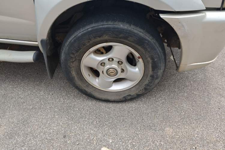 Used Dongfeng Oting 2007 2.4L Manual Two-Wheel Drive Luxury Edition Right Front Wheel Hub