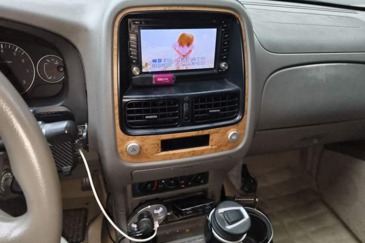 Used Dongfeng Oting 2013 2.4L Manual Two-Wheel Drive Luxury Edition Audio And AC Panel
