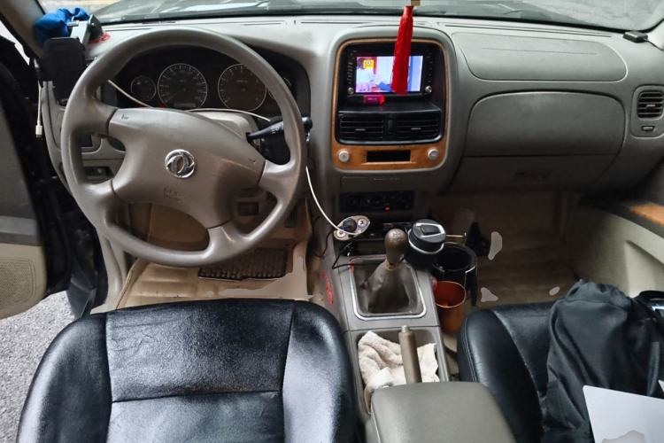 Used Dongfeng Oting 2013 2.4L Manual Two-Wheel Drive Luxury Edition Center Console