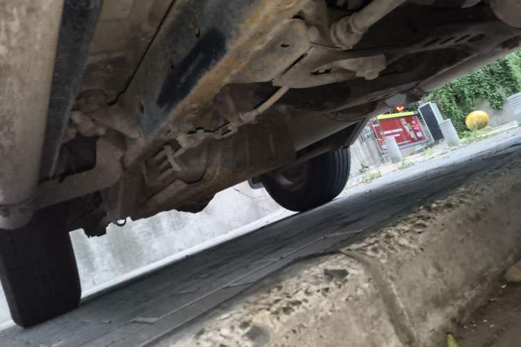 Used Dongfeng Oting 2013 2.4L Manual Two-Wheel Drive Luxury Edition Chassis Front Right
