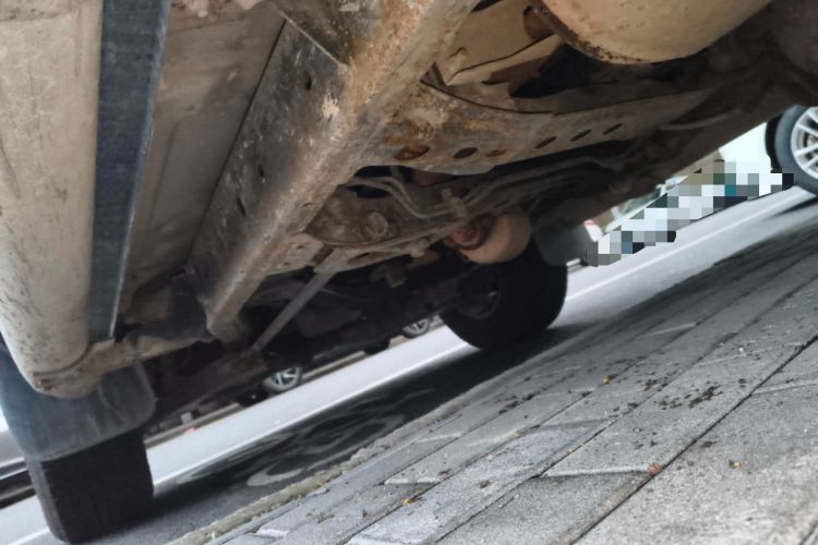 Used Dongfeng Oting 2013 2.4L Manual Two-Wheel Drive Luxury Edition Chassis Rear Left