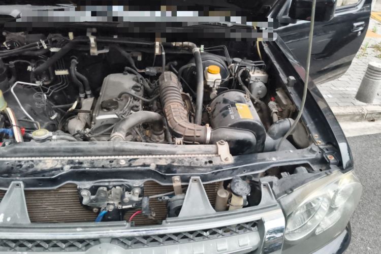 Used Dongfeng Oting 2013 2.4L Manual Two-Wheel Drive Luxury Edition Engine Bay Left