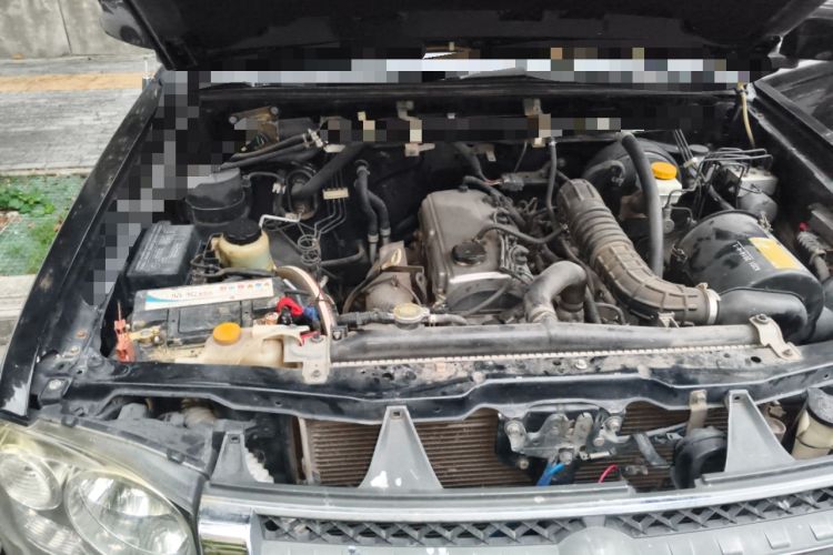 Used Dongfeng Oting 2013 2.4L Manual Two-Wheel Drive Luxury Edition Engine Bay Right