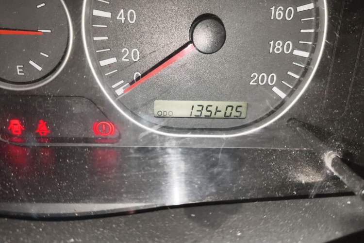 Used Dongfeng Oting 2013 2.4L Manual Two-Wheel Drive Luxury Edition Odometer Close Up