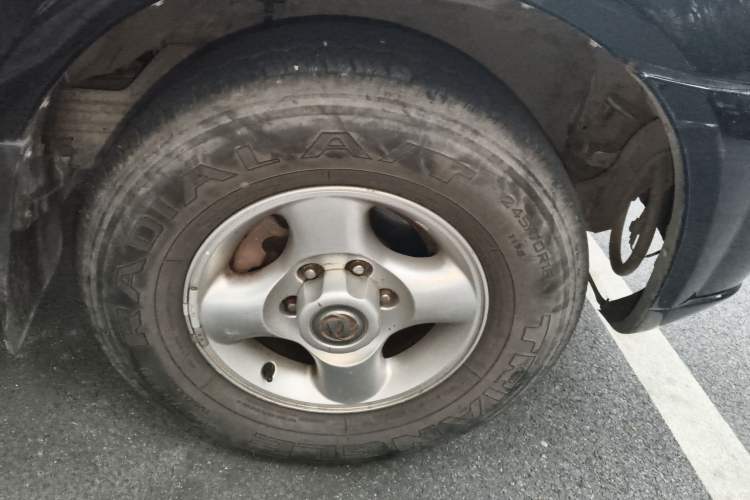 Used Dongfeng Oting 2013 2.4L Manual Two-Wheel Drive Luxury Edition Right Front Wheel Hub