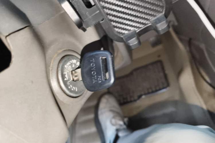 Used Dongfeng Oting 2013 2.4L Manual Two-Wheel Drive Luxury Edition Vehicle Key