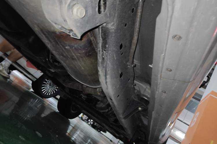 Used Dongfeng Palazzo 2021 1.8T Manual Two-Wheel Drive Elite Edition Chassis Rear Right