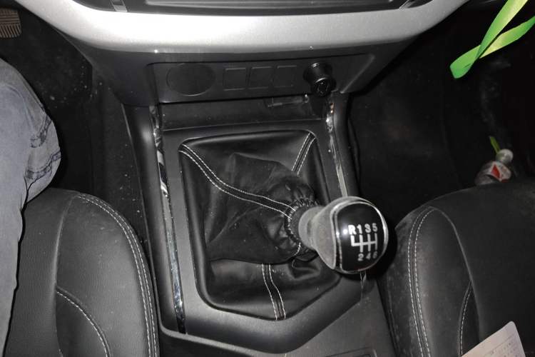 Used Dongfeng Palazzo 2021 1.8T Manual Two-Wheel Drive Elite Edition Gear Lever
