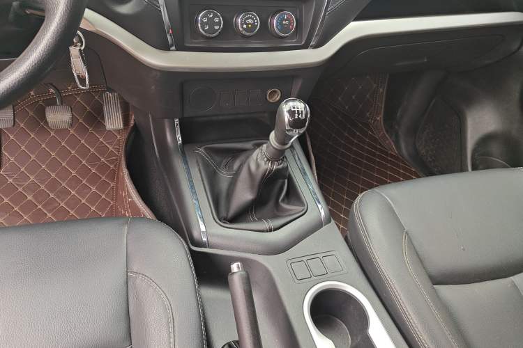 Used Dongfeng Palazzo 2021 1.8T Manual Two-Wheel Drive Elite Edition Gear Lever