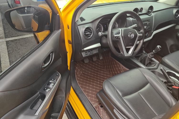 Used Dongfeng Palazzo 2021 1.8T Manual Two-Wheel Drive Elite Edition Interior 3