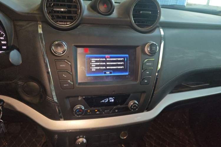 Used Dongfeng Palazzo 2021 1.8T Manual 4x4 Elite Edition Audio And AC Panel