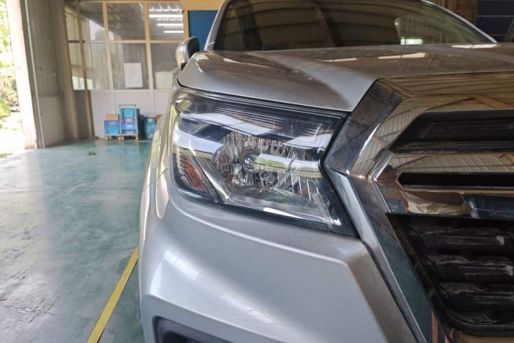 Used Dongfeng Palazzo 2021 1.8T Manual 4x4 Elite Edition Right Front Headlight