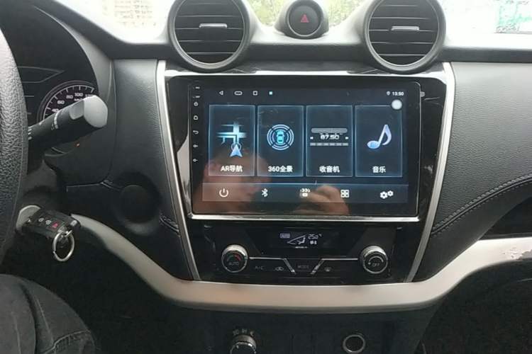 Used Dongfeng Palazzo 2021 1.8T Manual 4x4 Elite Edition Audio And AC Panel