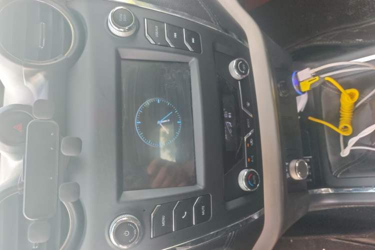 Used Dongfeng Palazzo 2021 1.8T Manual 4x4 Elite Edition Audio And AC Panel