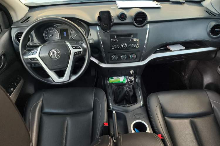 Used Dongfeng Palazzo 2021 1.8T Manual Two-Wheel Drive Elite Edition Center Console