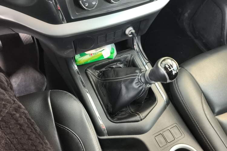 Used Dongfeng Palazzo 2021 1.8T Manual Two-Wheel Drive Elite Edition Gear Lever