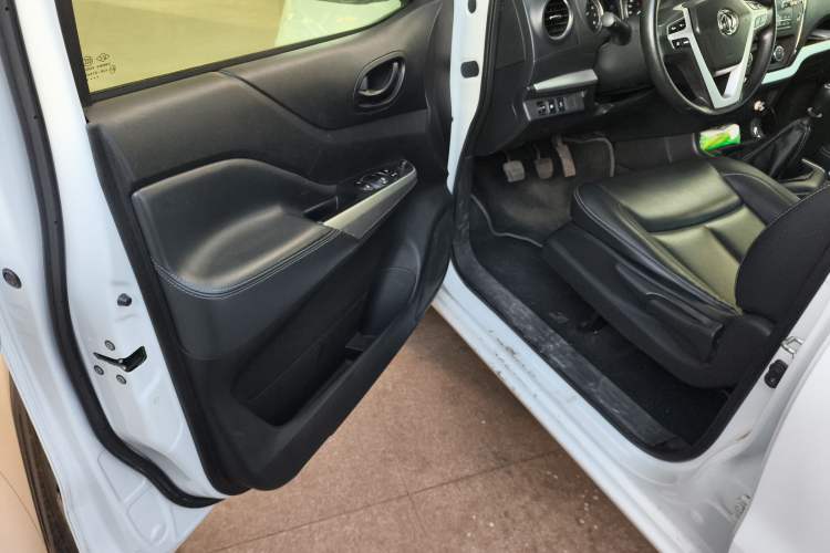 Used Dongfeng Palazzo 2021 1.8T Manual Two-Wheel Drive Elite Edition Interior 3